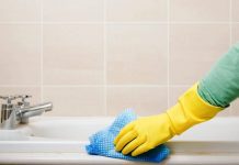 How to Clean Acrylic Bathtub